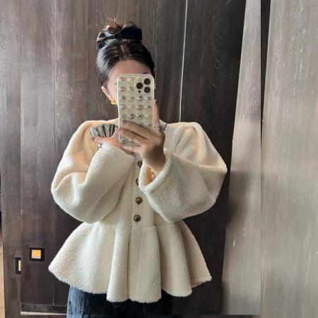 TR60462# 秋冬新款小众裙摆式羊羔绒甜美单排扣长袖外套宽松型
