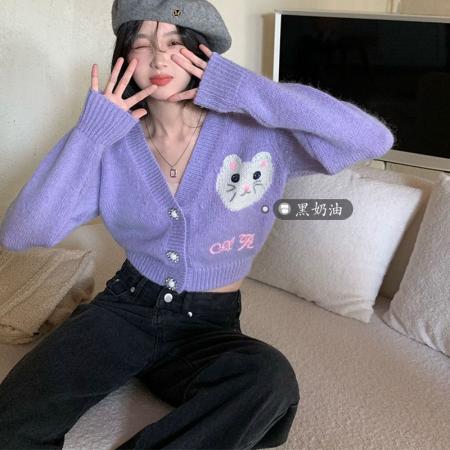 TR61267# 韩版猫咪刺绣V领紫色小香风毛衣开衫显瘦短款针织外套甜美上衣女 服装批发女装批发服饰货源
