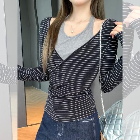 FA37325# 条纹拼接假两件t恤黑色长袖秋季高级设计感独特绝美上衣 服裝批發女裝批發服飾貨源