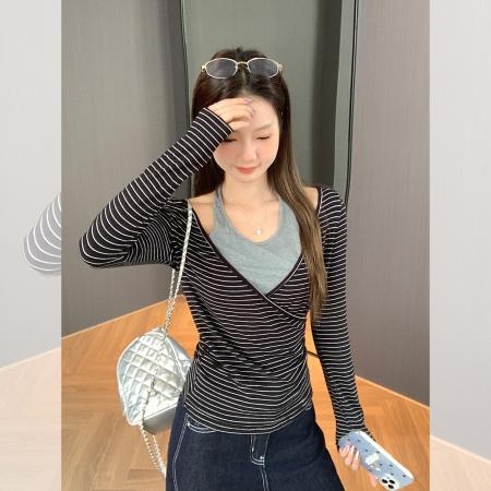 FA37325# 条纹拼接假两件t恤黑色长袖秋季高级设计感独特绝美上衣 服裝批發女裝批發服飾貨源