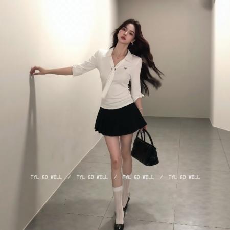 FA37370# 米纶坑条白色波点蝴蝶结系带V领短袖T恤女早秋新款韩系设计感修身 服裝批發女裝批發服飾貨源