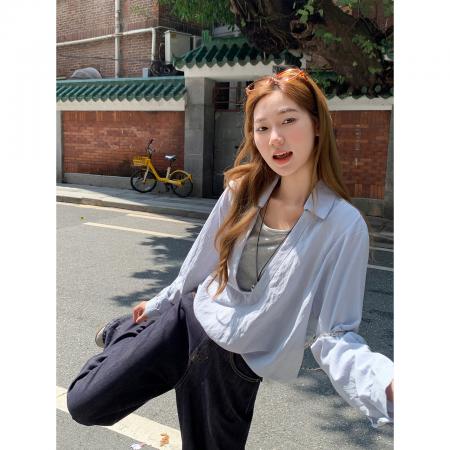 FA37413# 白色翻领长袖衬衫女早秋新款设计高级感宽松短款假两件上衣 服裝批發女裝批發服飾貨源
