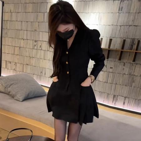 FA37427# 法式轻奢高级感收腰性感连衣裙女春秋新款V领显瘦修身A字裙子 服裝批發女裝批發服飾貨源
