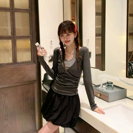 FA37682# 条纹挂脖假两件长袖t恤女秋季拼接巨好看设计感上衣 服裝批發女裝批發服飾貨源
