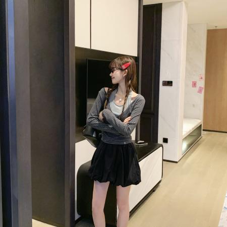FA37682# 条纹挂脖假两件长袖t恤女秋季拼接巨好看设计感上衣 服裝批發女裝批發服飾貨源