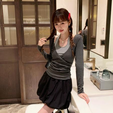 FA37682# 条纹挂脖假两件长袖t恤女秋季拼接巨好看设计感上衣 服裝批發女裝批發服飾貨源