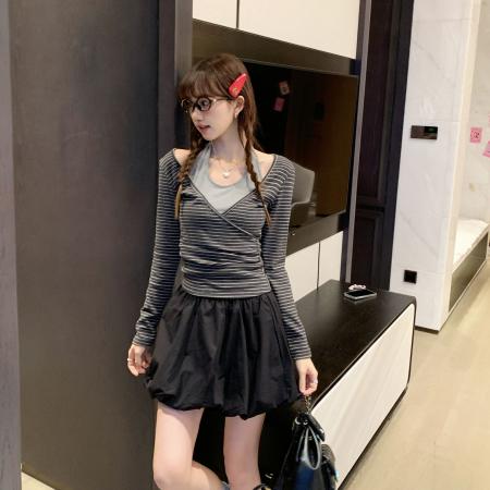 FA37682# 条纹挂脖假两件长袖t恤女秋季拼接巨好看设计感上衣 服裝批發女裝批發服飾貨源