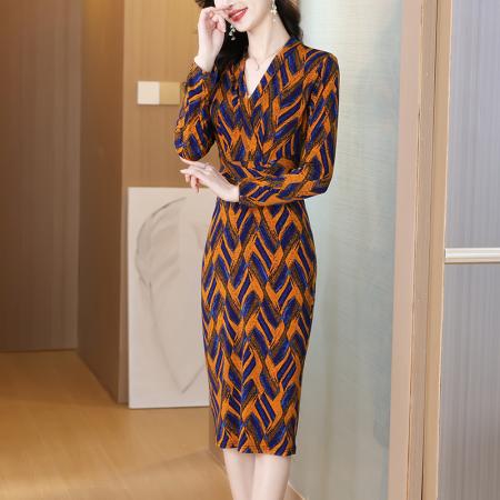 FA37715# 秋季新款女装高级感超好看v领收腰显瘦长袖裹身连衣裙女 服裝批發女裝批發服飾貨源