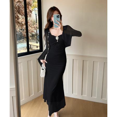 FA37789# 秋季新款法式设计感拼接褶皱喇叭袖连衣裙女纯欲包臀收腰长裙 服裝批發女裝批發服飾貨源