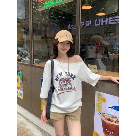 FA37922# 美式复古斜肩短袖t恤女夏季设计感小众宽松露肩辣妹上衣 服裝批發女裝批發服飾貨源