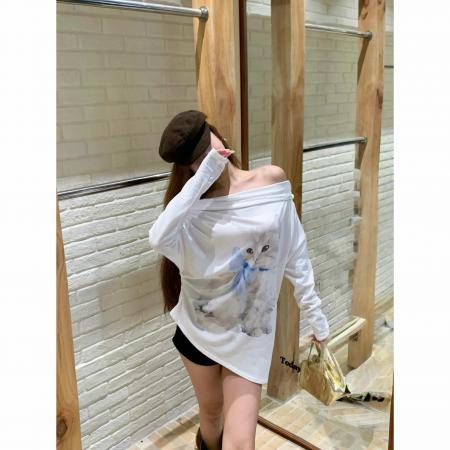 FA37953# 纯欲辣妹猫咪印花斜肩上衣罩衫宽松一字肩长袖T恤女 服裝批發女裝批發服飾貨源