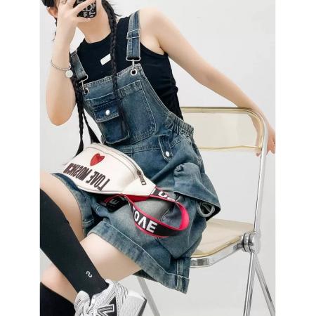 FA38198# 美式复古牛仔工装背带裤女时尚减龄设计感宽松显瘦阔腿连体短裤潮 服裝批發女裝批發服飾貨源