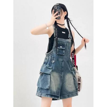 FA38198# 美式复古牛仔工装背带裤女时尚减龄设计感宽松显瘦阔腿连体短裤潮 服裝批發女裝批發服飾貨源