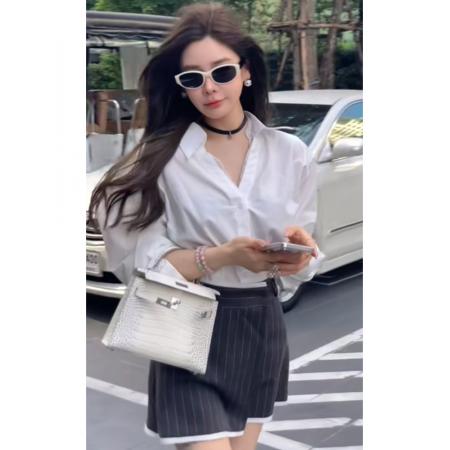 FA38398# 超火初秋套装女蕾丝白色衬衫不规则条纹半身裙盐系穿搭两件套 服裝批發女裝批發服飾貨源