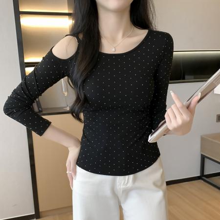 【莫代尔人棉】烫钻斜肩长袖T恤女辣妹风露肩气质上衣女装 服裝批發女裝批發服飾貨源
