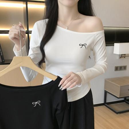 FA38519# 【棉】纯欲刺绣斜肩露锁骨长袖t恤女秋季抽褶打底衫上衣 服裝批發女裝批發服飾貨源