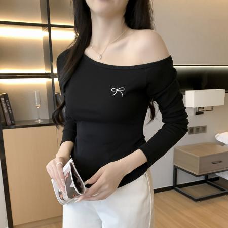 FA38519# 【棉】纯欲刺绣斜肩露锁骨长袖t恤女秋季抽褶打底衫上衣 服裝批發女裝批發服飾貨源