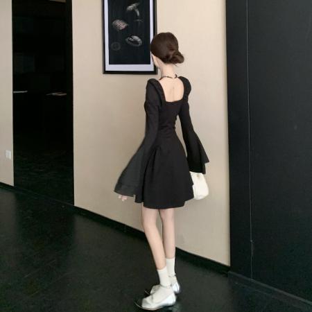 FA38610# 气质拼接喇叭袖连衣裙女秋季新款收腰显瘦千金赫本风小黑裙 服裝批發女裝批發服飾貨源
