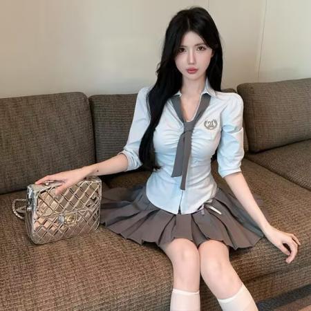 FA38726# 学院风穿搭套装蓝色刺绣polo领衬衫上衣女夏季百褶半身裙子两件套 服裝批發女裝批發服飾貨源