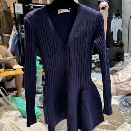 FA38742# 一秒心动深V针织连衣裙女秋冬穿搭收腰花苞裙纯欲修身A字蓬蓬短裙 服裝批發女裝批發服飾貨源