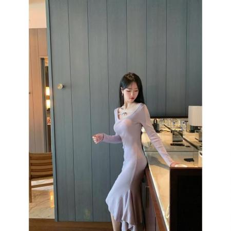 FA38853# 吸睛好搭配高级感优雅温柔修身不规则方领长袖收腰显瘦针织连衣裙 服裝批發女裝批發服飾貨源