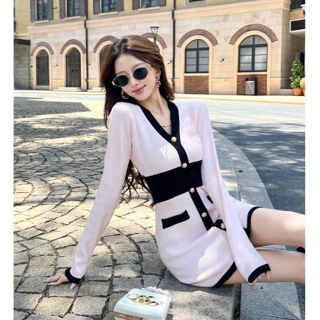 FA39023# 小香风超好看粉色V领针织连衣裙女秋冬新气质收腰显瘦包臀裙 服裝批發女裝批發服飾貨源
