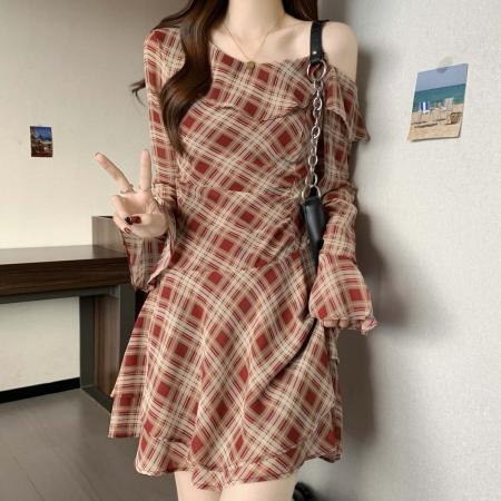 FA39028# 秋季新款漏肩格子收腰个性连衣裙大码显瘦遮肉百搭裙子 服裝批發女裝批發服飾貨源