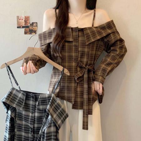 FA39033# 早秋新款一字领漏肩设计格子衬衫女大码百搭显瘦单上衣 服裝批發女裝批發服飾貨源