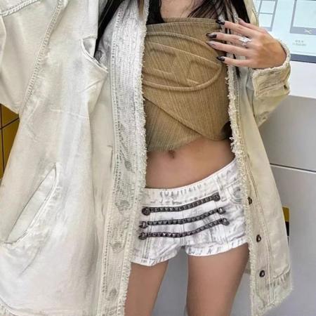YF5842# 图片色性感小辣椒低腰侧排扣链条设计重工装饰超短牛仔短裤