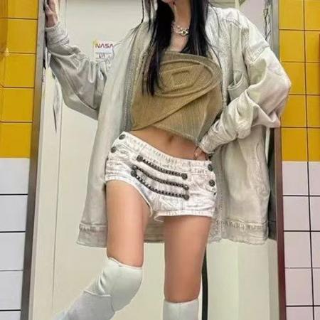 YF5842# 图片色性感小辣椒低腰侧排扣链条设计重工装饰超短牛仔短裤