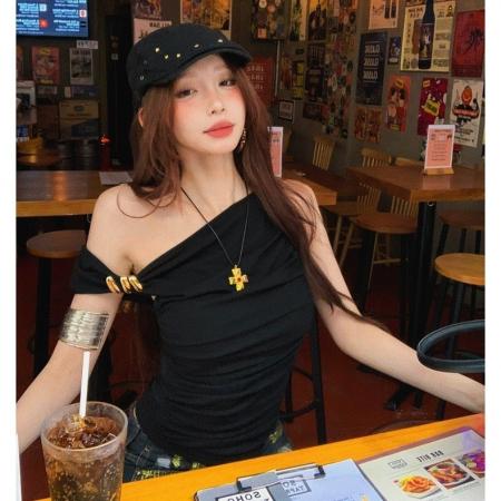 FA39555# 带胸垫红色斜肩不规则吊带背心小蛇烫钻设计感收腰辣妹短款上衣 服裝批發女裝批發服飾貨源