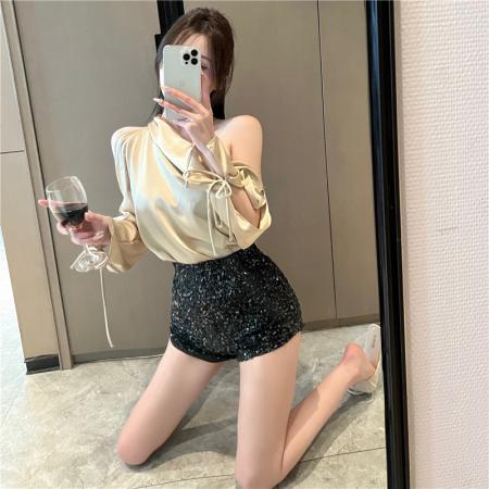FA39618# 法式性感露肩纯欲辣妹高级感别致巨滑缎面衬衫上衣女 服裝批發女裝批發服飾貨源