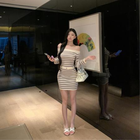 FA40067# 时尚收腰显瘦长袖一字肩条纹公式撞色针织包臀连衣裙女 服裝批發女裝批發服飾貨源