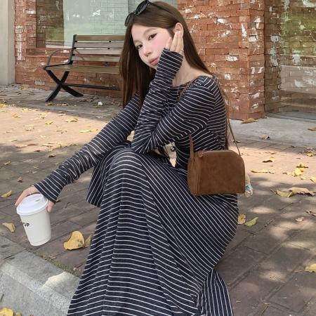 FA40074# 不规则设计感条纹连衣裙秋季修身慵懒感显瘦长裙子 服裝批發女裝批發服飾貨源