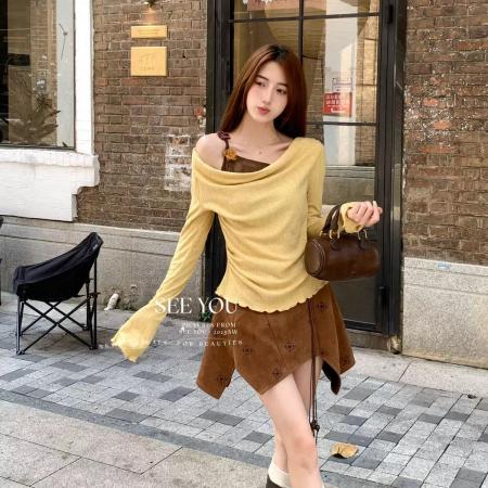 FA40210# 抖音温柔风辣妹穿搭纯欲假两件斜肩上衣女秋季不规则  服裝批發女裝批發服飾貨源