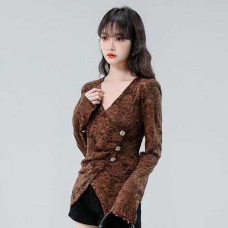 FA40214# 高级感钮扣V领交叉镂空蕾丝长袖T恤女秋季不规则上衣  服裝批發女裝批發服飾貨源