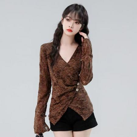 FA40214# 高级感钮扣V领交叉镂空蕾丝长袖T恤女秋季不规则上衣  服裝批發女裝批發服飾貨源