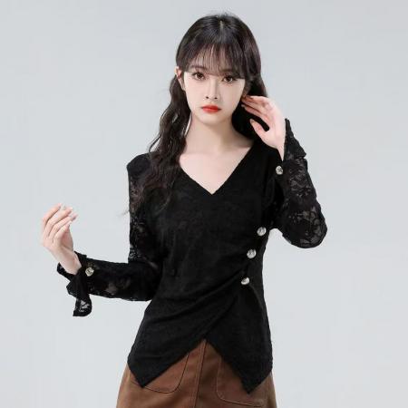 FA40214# 高级感钮扣V领交叉镂空蕾丝长袖T恤女秋季不规则上衣  服裝批發女裝批發服飾貨源