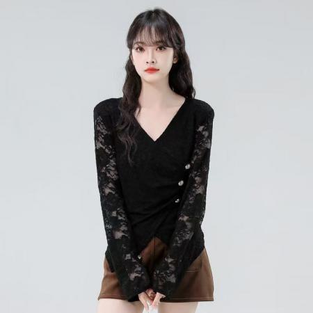 FA40214# 高级感钮扣V领交叉镂空蕾丝长袖T恤女秋季不规则上衣  服裝批發女裝批發服飾貨源