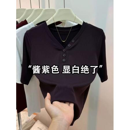 FA40405# 设计感纽扣V领五分袖T恤女秋季新款高级气质显瘦中袖打底直筒上衣 服裝批發女裝批發服飾貨源