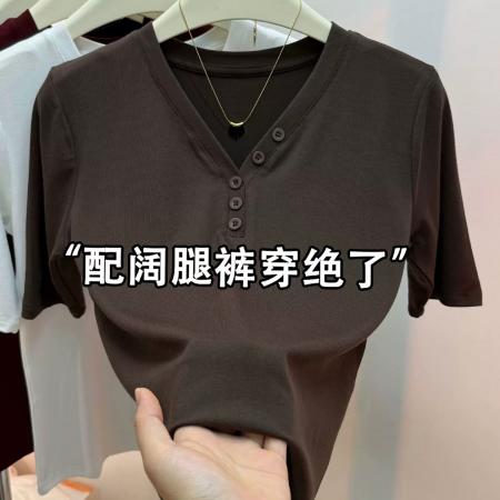 FA40405# 设计感纽扣V领五分袖T恤女秋季新款高级气质显瘦中袖打底直筒上衣 服裝批發女裝批發服飾貨源