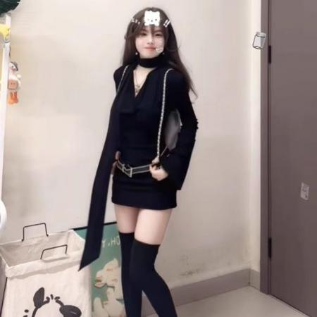 YF5871# 图片色秋冬赫本风微喇叭长袖镂空围脖系皮带收腰包臀黑色连衣裙 服裝批發女裝批發服飾貨源