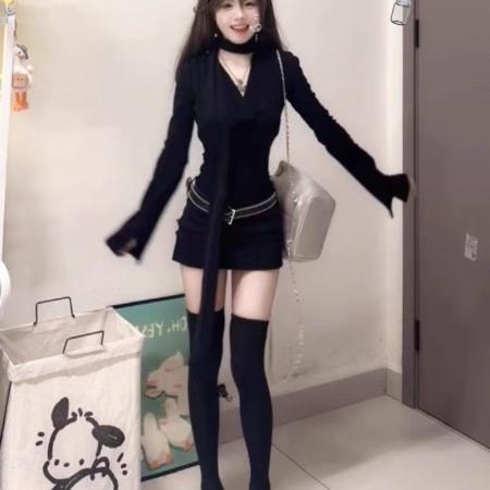 YF5871# 图片色秋冬赫本风微喇叭长袖镂空围脖系皮带收腰包臀黑色连衣裙 服裝批發女裝批發服飾貨源