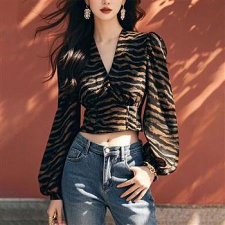 YF5880# 图片性感欲女风灯笼袖V领拼接收腰露肩野性豹纹小辣椒时尚上衣 服裝批發女裝批發服飾貨源