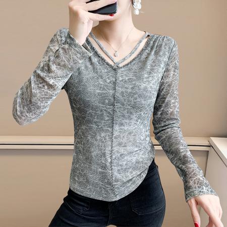 FA40630# 秋季新款网纱V领交叉时尚百搭显瘦长袖钉珠打底衫女潮 服裝批發女裝批發服飾貨源