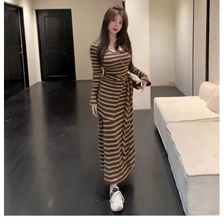 FA40767# 纯欲辣妹气质复古条纹连衣裙披肩女装秋冬新款百搭修身两件套 服裝批發女裝批發服飾貨源
