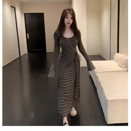 FA40767# 纯欲辣妹气质复古条纹连衣裙披肩女装秋冬新款百搭修身两件套 服裝批發女裝批發服飾貨源