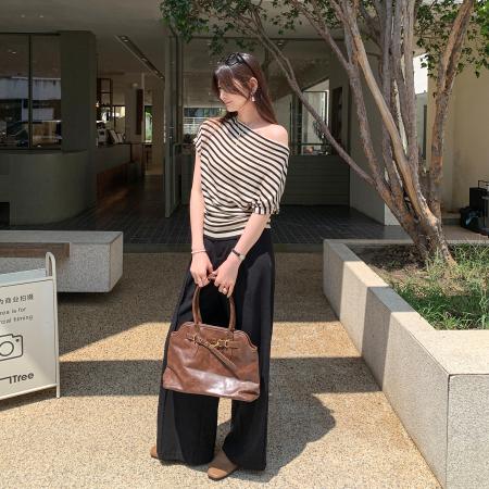 FA40773# 图高级感条纹一字领短袖T恤女新款独特超好看露肩上衣 服裝批發女裝批發服飾貨源