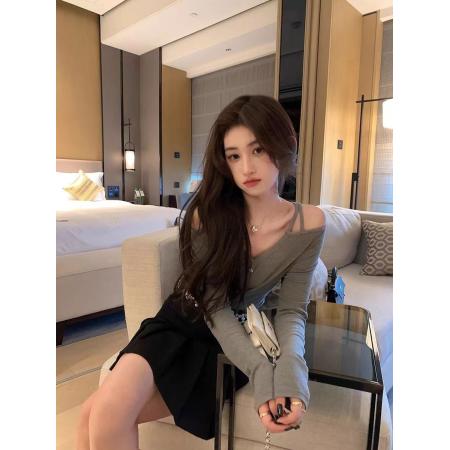FA40844# 秋季款长袖V领露肩纯色修身高腰套头针织内搭打底衫女 服裝批發女裝批發服飾貨源