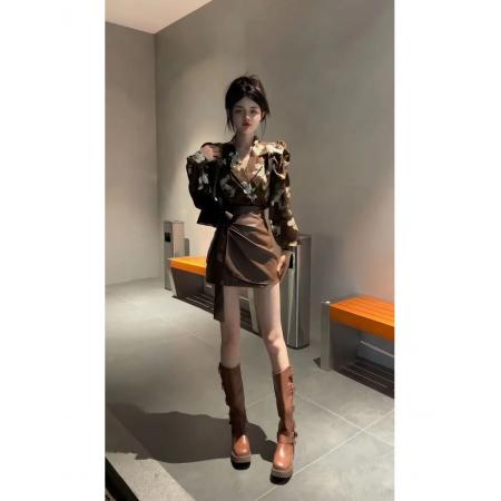 FA40890# 法式高级感印花西装v领泡泡长袖衬衫女春绑带皮半身短裙两件套装 服裝批發女裝批發服飾貨源